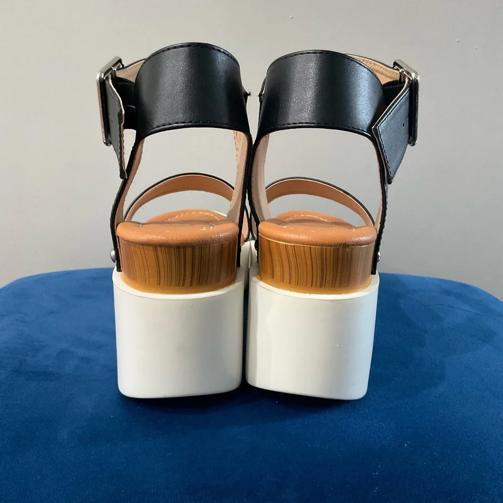 Comfort Est 1946 brand. Black and white sandals size 8.